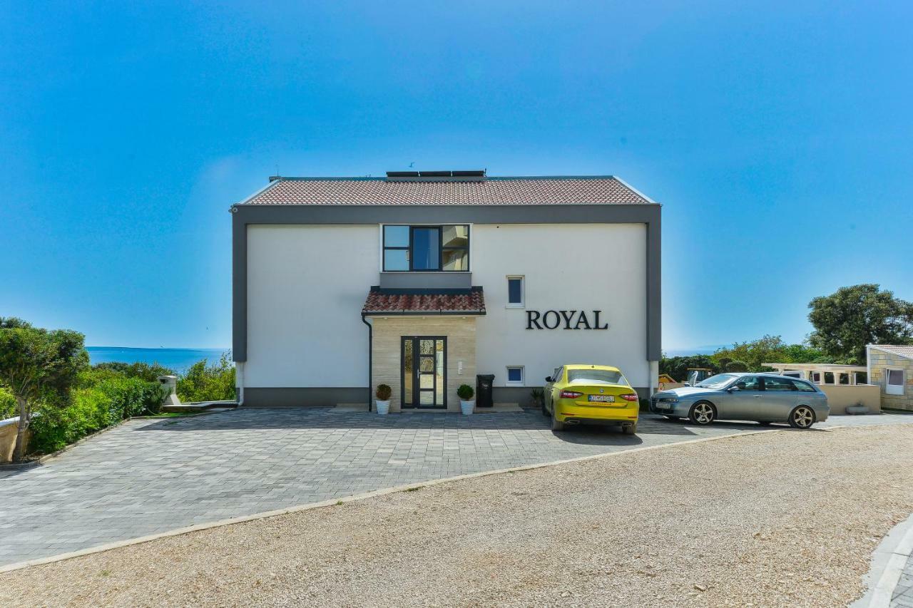 Royal Apartments Novalja Exterior photo
